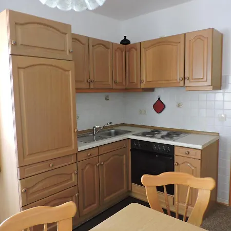 Sabine's Gaestehaus 招待所 Übereisenbach